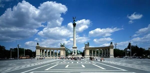 Площадь героев фото Ответы Mail.ru: Подскажите, откуда эти всадники?