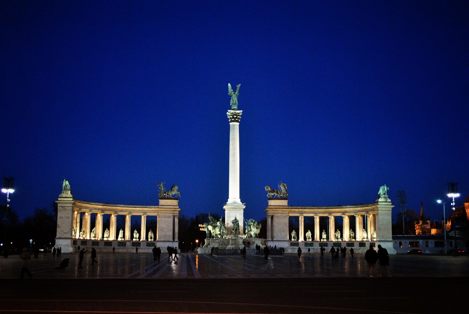 Площадь героев фото Евротрип. Глава 4. Часть 3. Парламент и Площадь героев - "Путешествия" на DRIVE2
