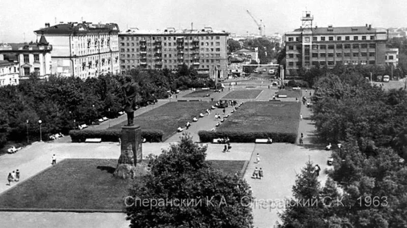 Площадь горького фото кто тут жалуется, что дороги не чистят и в СССР такого не было!? - обсуждение (3
