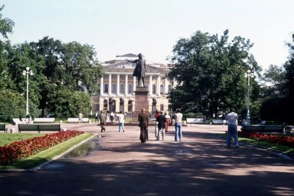 Площадь искусств фото Фото 1975 года. Памятник А.С. Пушкину в сквере на площади Искусств 2022 Санкт-Пе