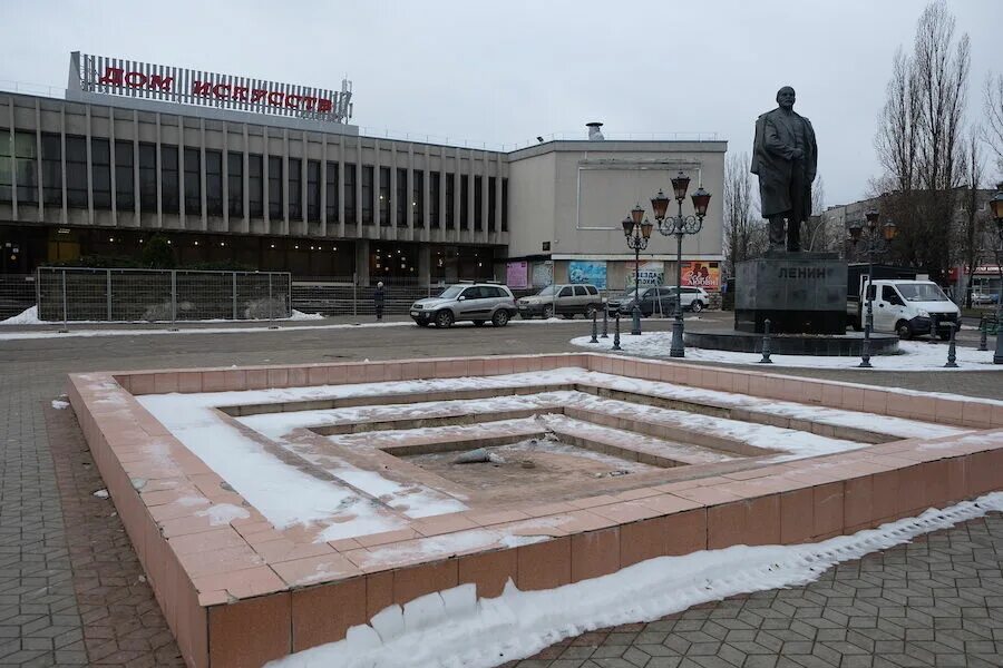 Площадь искусств калининград фото Трансляции через фасадный экран и ступени в граните: на Доме искусств начинают р