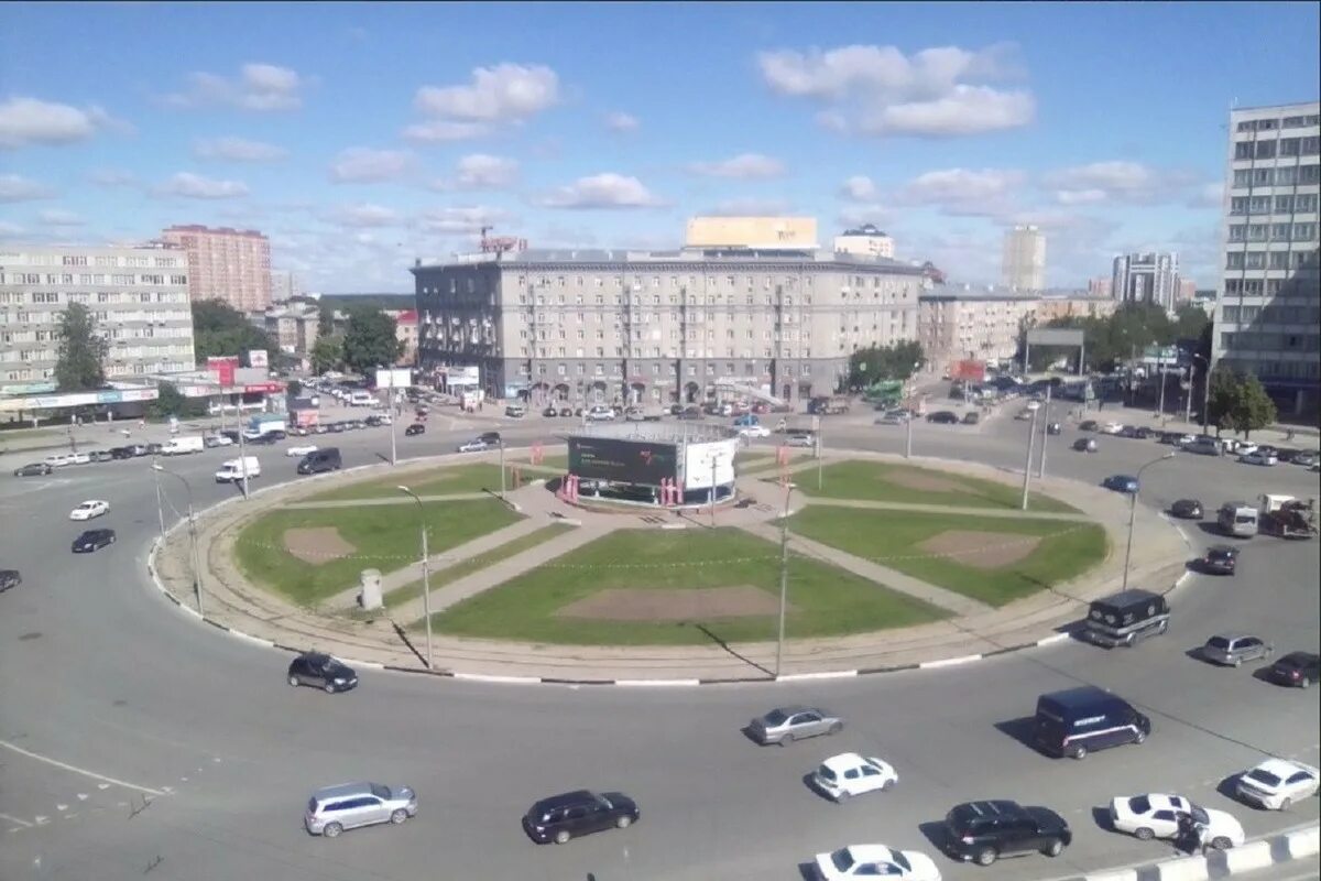 Площадь калинина фото Автомобили новосибирцев продолжают эвакуировать с неположенных мест на площади К