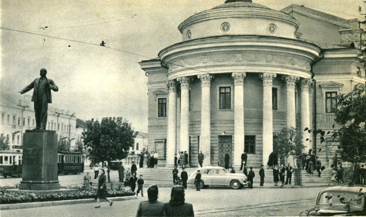 Площадь карла маркса орел фото Рассказываем историю появления памятника Ленину в Орле