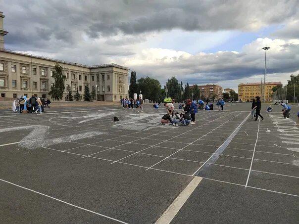 Площадь куйбышева фото В эти минуты на площади Куйбышева в Самаре идет подготовка к акции "Огненные кар