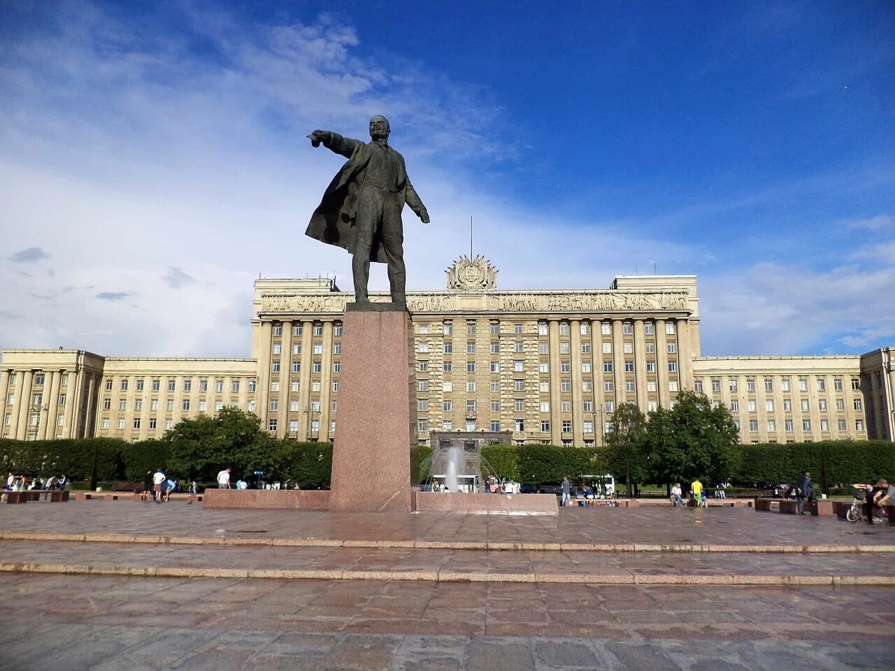 Площадь ленина фото Где и как Ульянов стал Лениным