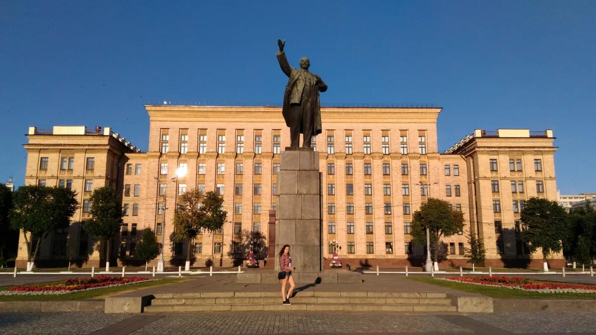 Площадь ленина фото Как Воронеж за короткий период уставился десятком изваяний Ленина