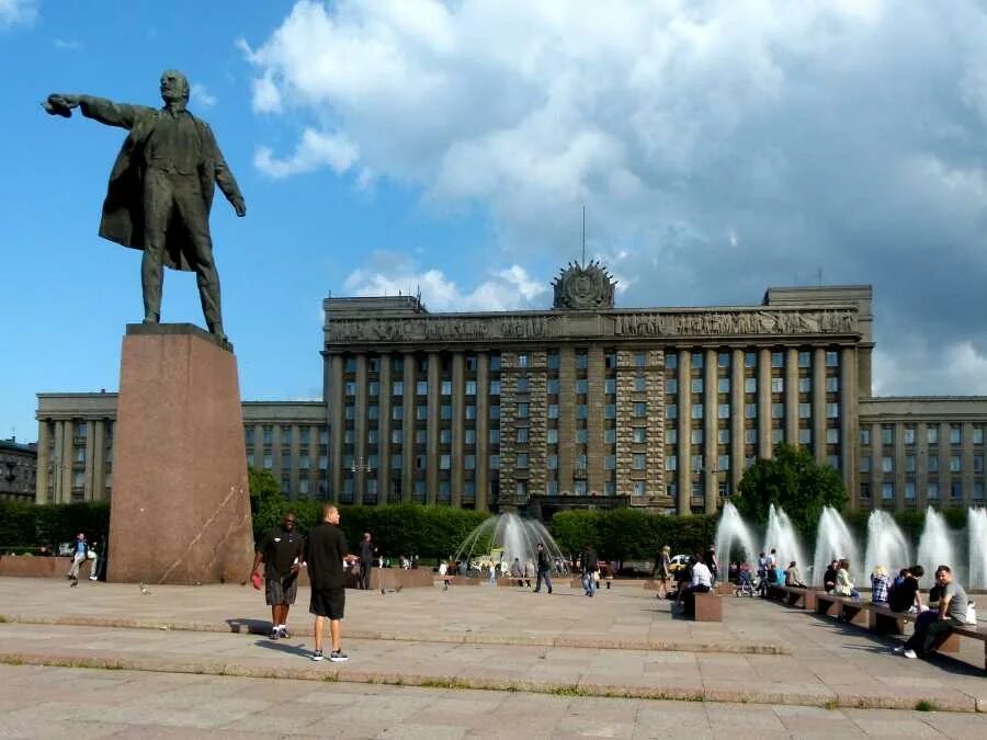 Площадь ленина фото Фонтаны на Московской площади, Стрельна, Россия - туристические достопримечатель