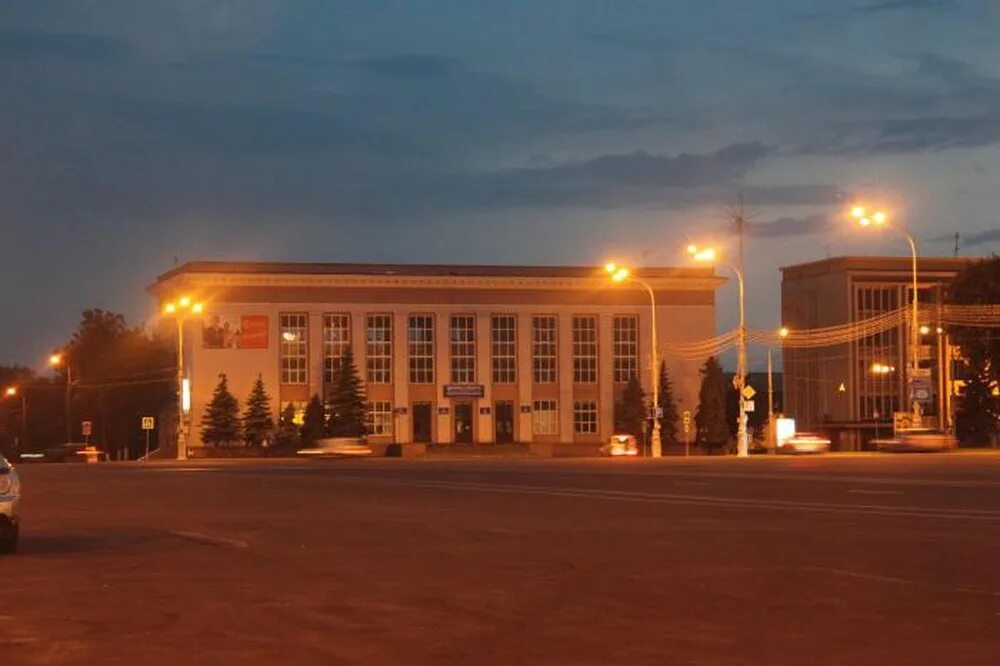 Площадь ленина гомель фото Начальник областной ГАИ рассказал о причинах запрета парковки на площади Ленина 