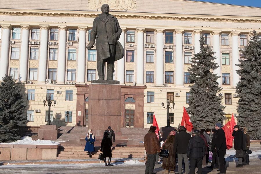 Площадь ленина липецк фото Липецкие коммунисты отметили 90-летие смерти Ленина - LipetskMedia