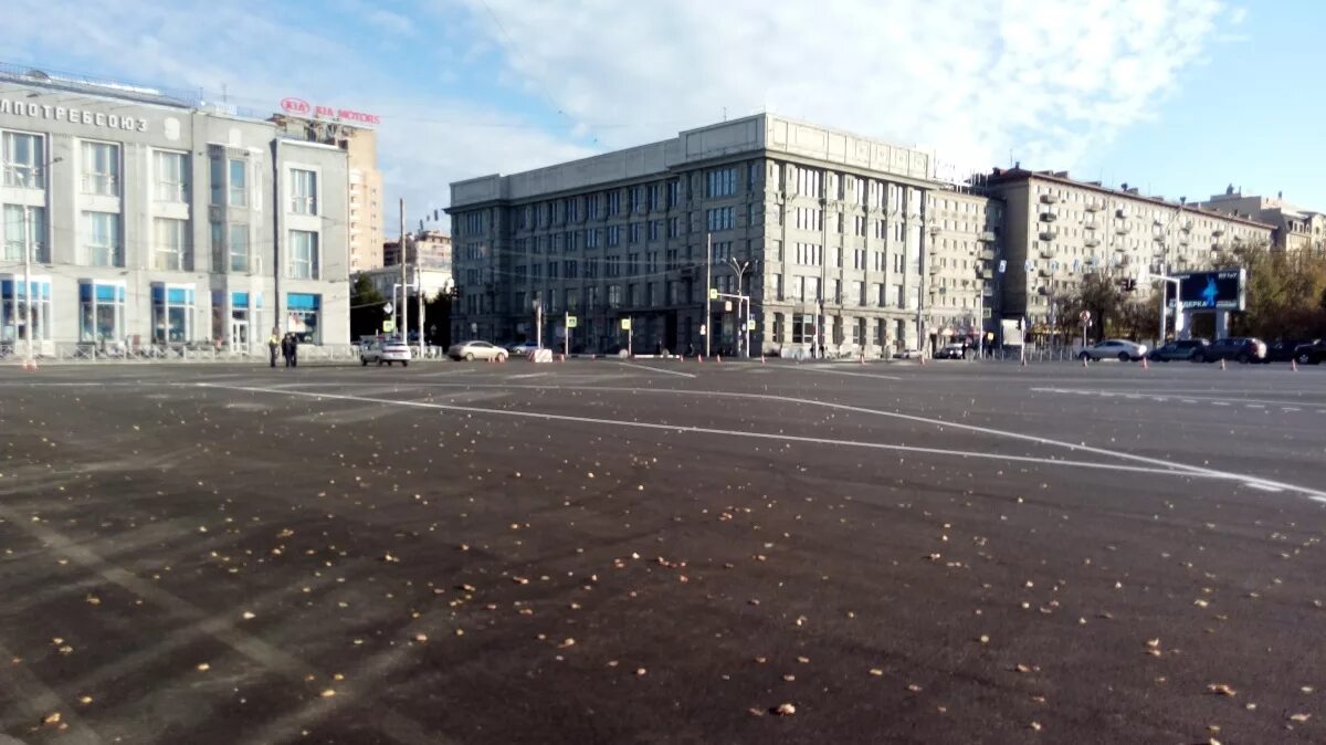 Площадь ленина новосибирск фото Фото: парковку на площади Ленина закрыли для машин Регионы Селдон Новости