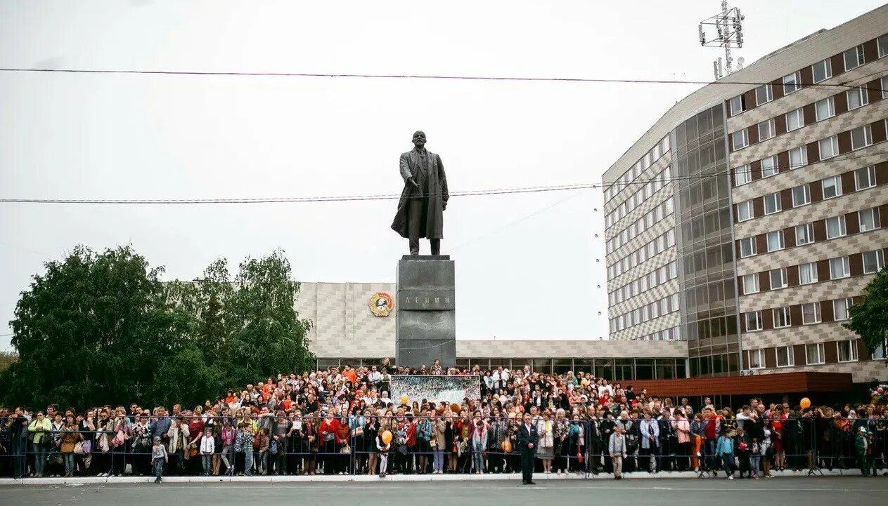 Площадь ленина оренбург фото На заметку бузулучанам: парад 9 мая в Оренбурге перенесут с площади Ленина на др