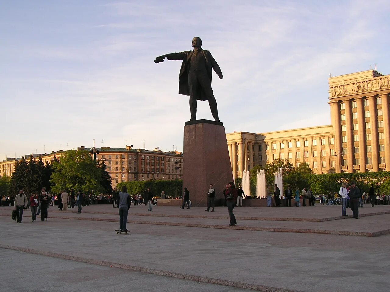 Площадь ленина санкт петербург фото Russia XII: Lenin’s Statue in St Petersburg rustic recluse