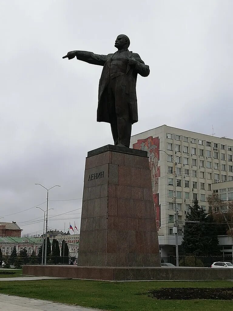 Площадь ленина саратов фото Памятник В. И. Ленину, genre sculpture, Russia, Saratov, Teatralnaya ploshchad -