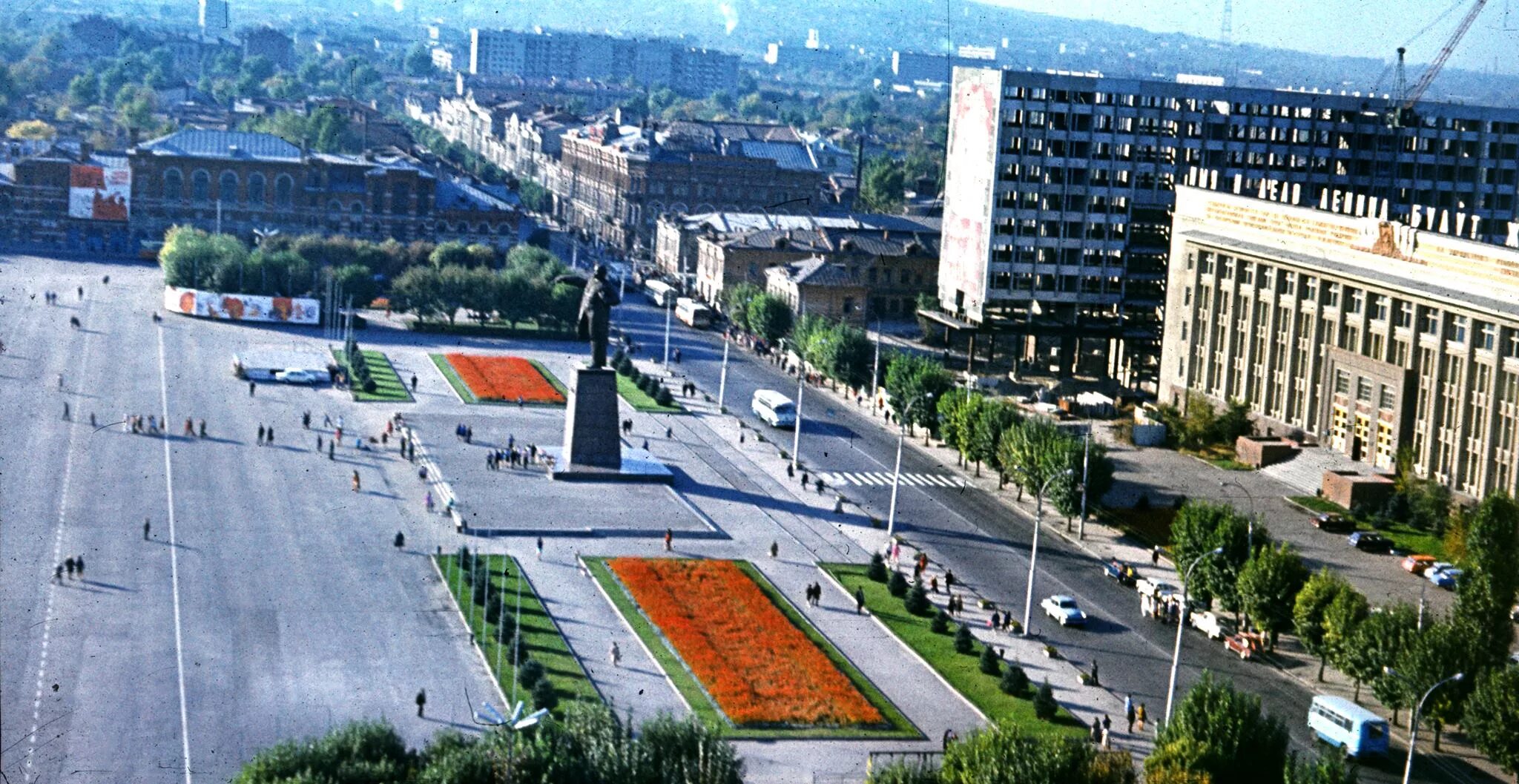 Площадь ленина саратов фото История одного забора
