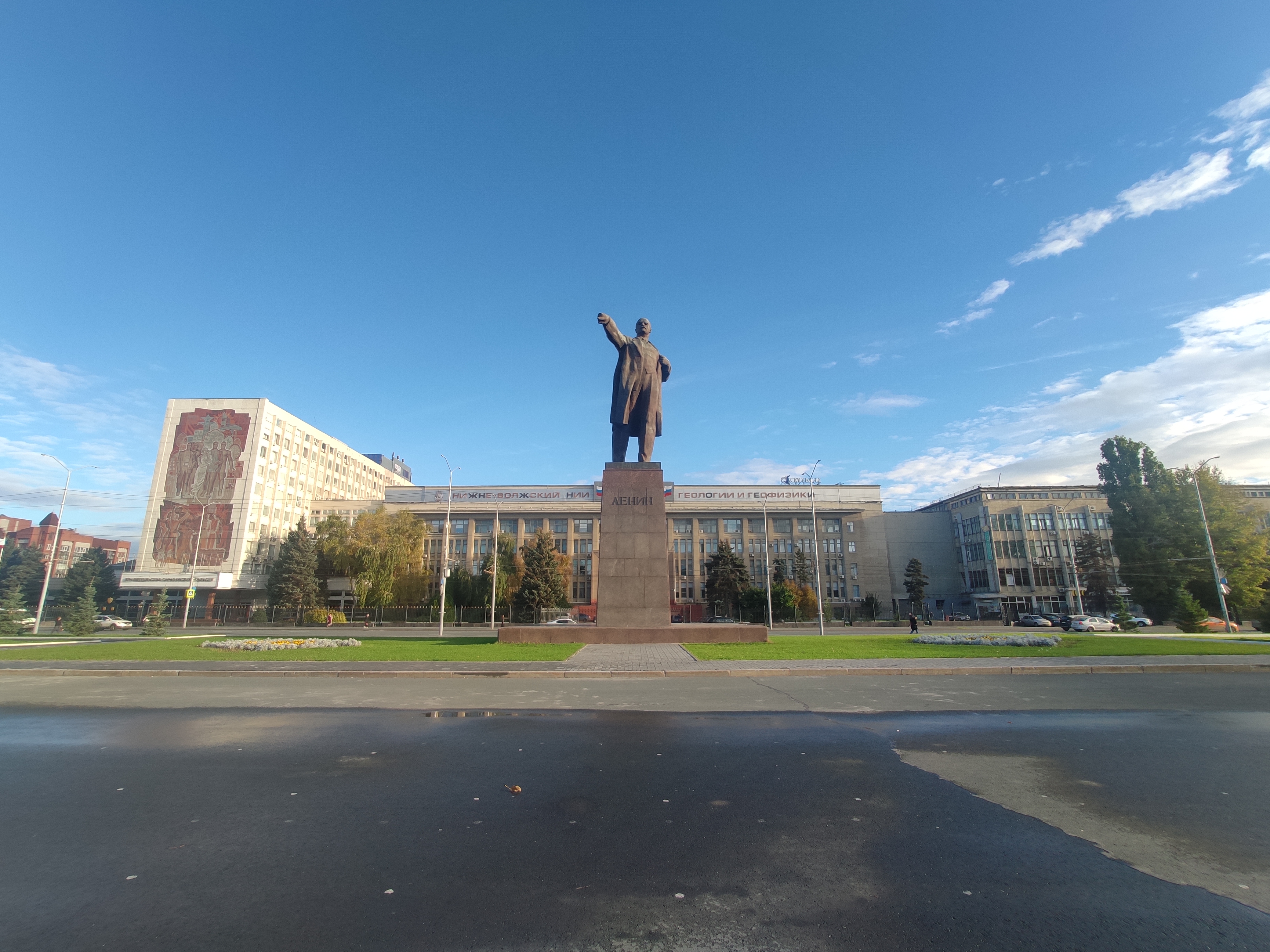 Площадь ленина саратов фото Фото: Памятник В. И. Ленину, жанровая скульптура, Саратов, Театральная площадь -