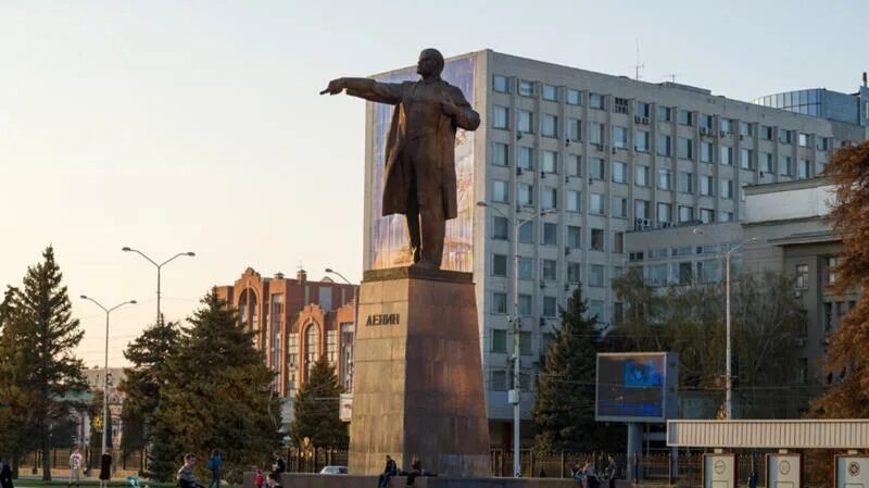 Площадь ленина саратов фото Ответы Mail.ru: Встреча у памятника (мемориала) -где-что истор. известно?