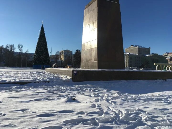 Площадь ленина саратов ленинский район фото С памятника Ленину на Театральной площади Саратова отказались оторвать приколоче