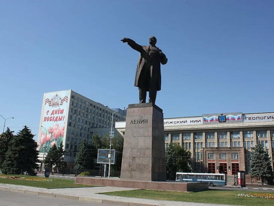Площадь ленина саратов ленинский район фото Саратовцев просят принять участие в опросе по благоустройству Театральной площад