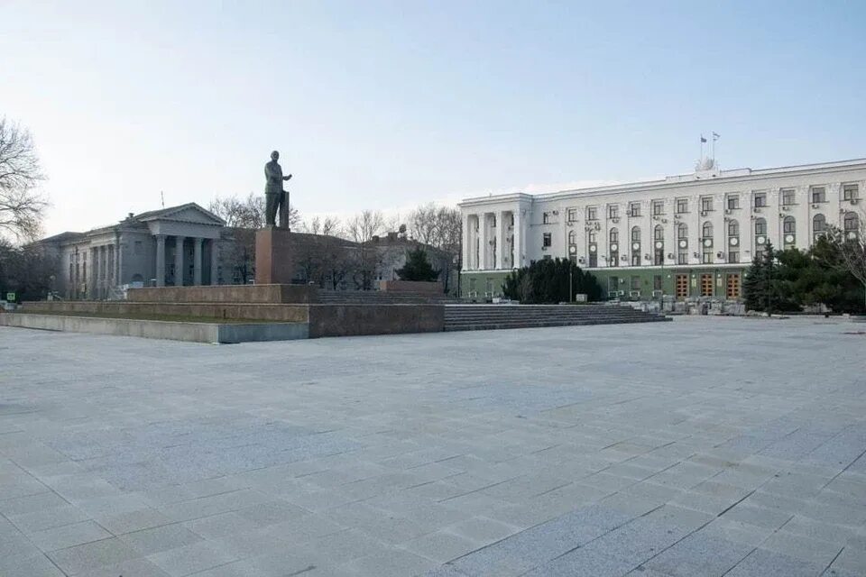 Площадь ленина симферополь фото Глава Симферополя проверил ход работ на площади имени Ленина - KP.RU