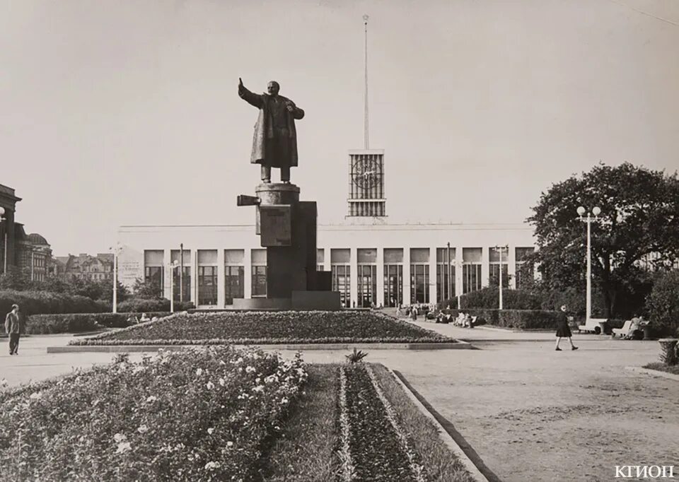 Площадь ленина старое фото Памятник В.И. Ленину у Финляндского вокзала: история в фотографиях