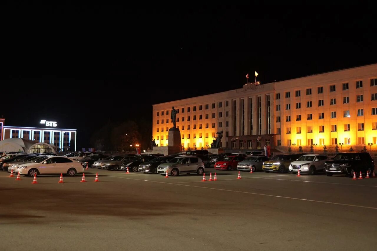 Площадь ленина ставрополь фото В День народного единства ставропольцы посмотрели фильм под открытым небом