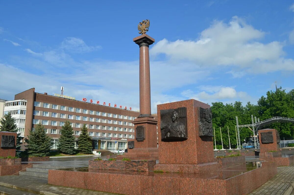 Площадь ленина великие луки фото Великие Луки, июнь 2020, на площади Ленина... :: Владимир Павлов - Социальная се