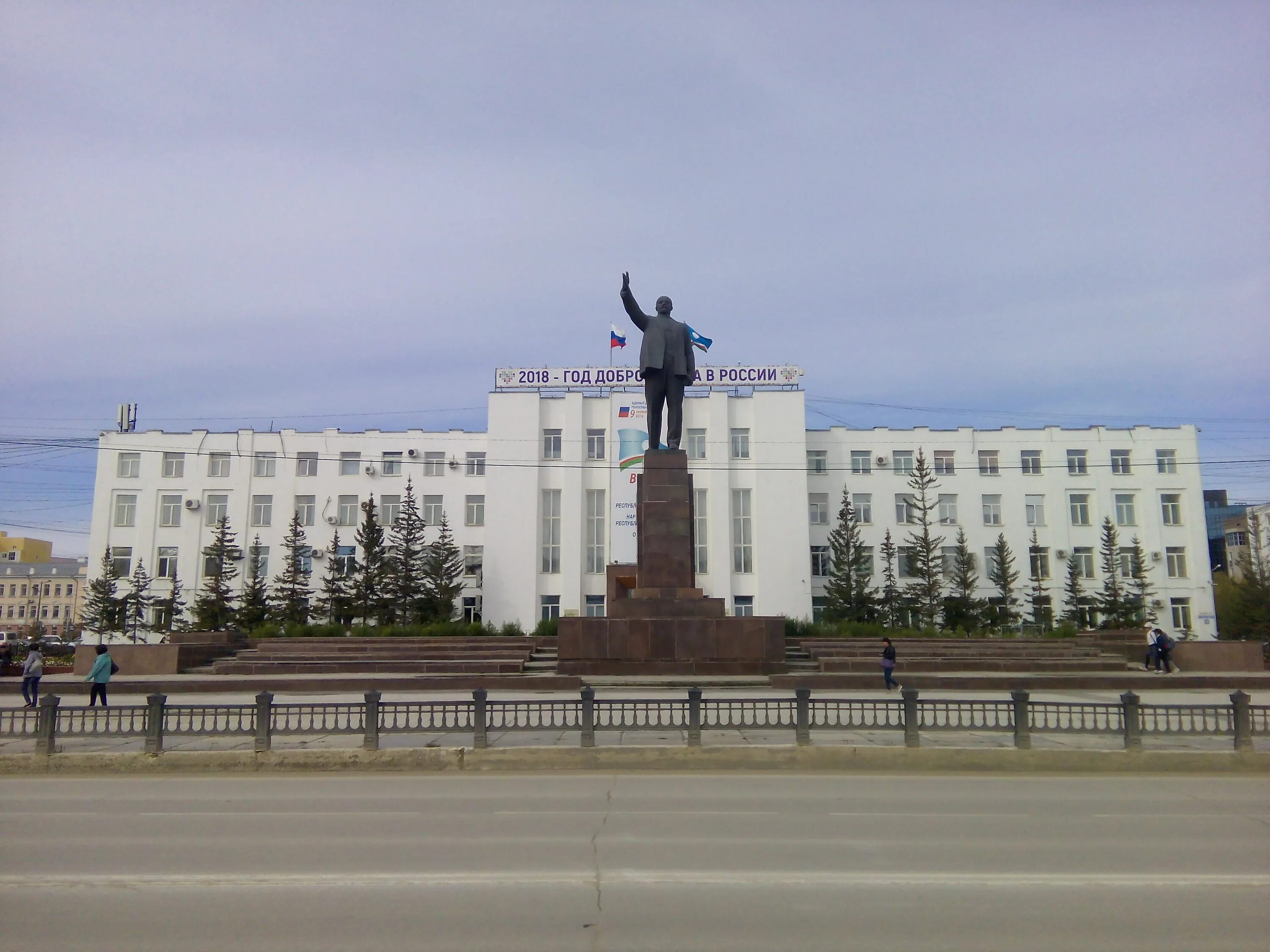 Площадь ленина якутск фото File:Памятник В.и. Ленину Якутск.jpg - Wikimedia Commons