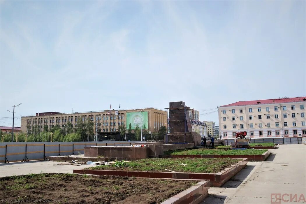Площадь ленина якутск фото В Якутске памятник Ленину вывезли на реставрацию EXO-YKT ЭХО СТОЛИЦЫ