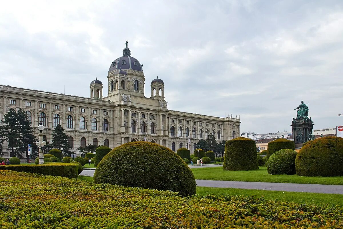 Площадь марии фото File:Площадь Марии Терезии (Maria Theresien Platz) - panoramio.jpg - Wikimedia C
