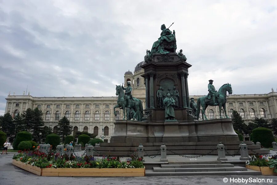 Площадь марии фото Площадь Марии Терезии (нем. Maria-Theresien-Platz) в Вене. Фото