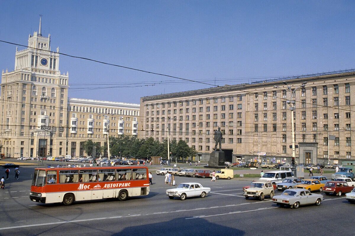 Площадь маяковского в москве фото What Russia was like in 1992 (PHOTOS) - Russia Beyond