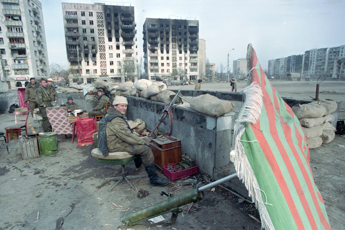 Площадь минутка фото Как русского генерала взорвали в Грозном в 1995 году Газета.Ru Дзен