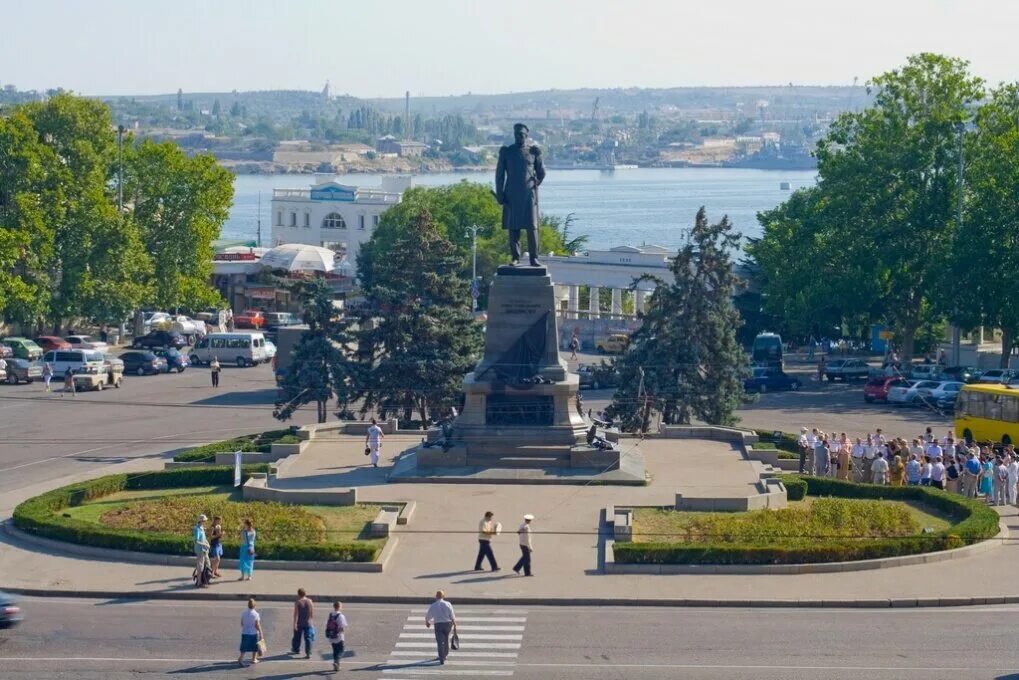 Площадь нахимова фото Лежал на пляже в Севастополе и вдруг началась стре.льба. Как отреагировали отдых