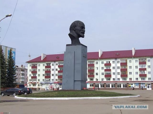 Площадь нефтекамска фото Самая большая в мире голова Ленина - ЯПлакалъ