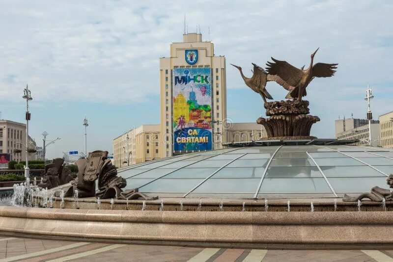 Площадь независимости фото MINSK, BELARUS - SEPTEMBER 12, 2018: Independence Square in Minsk. Famous Indepe