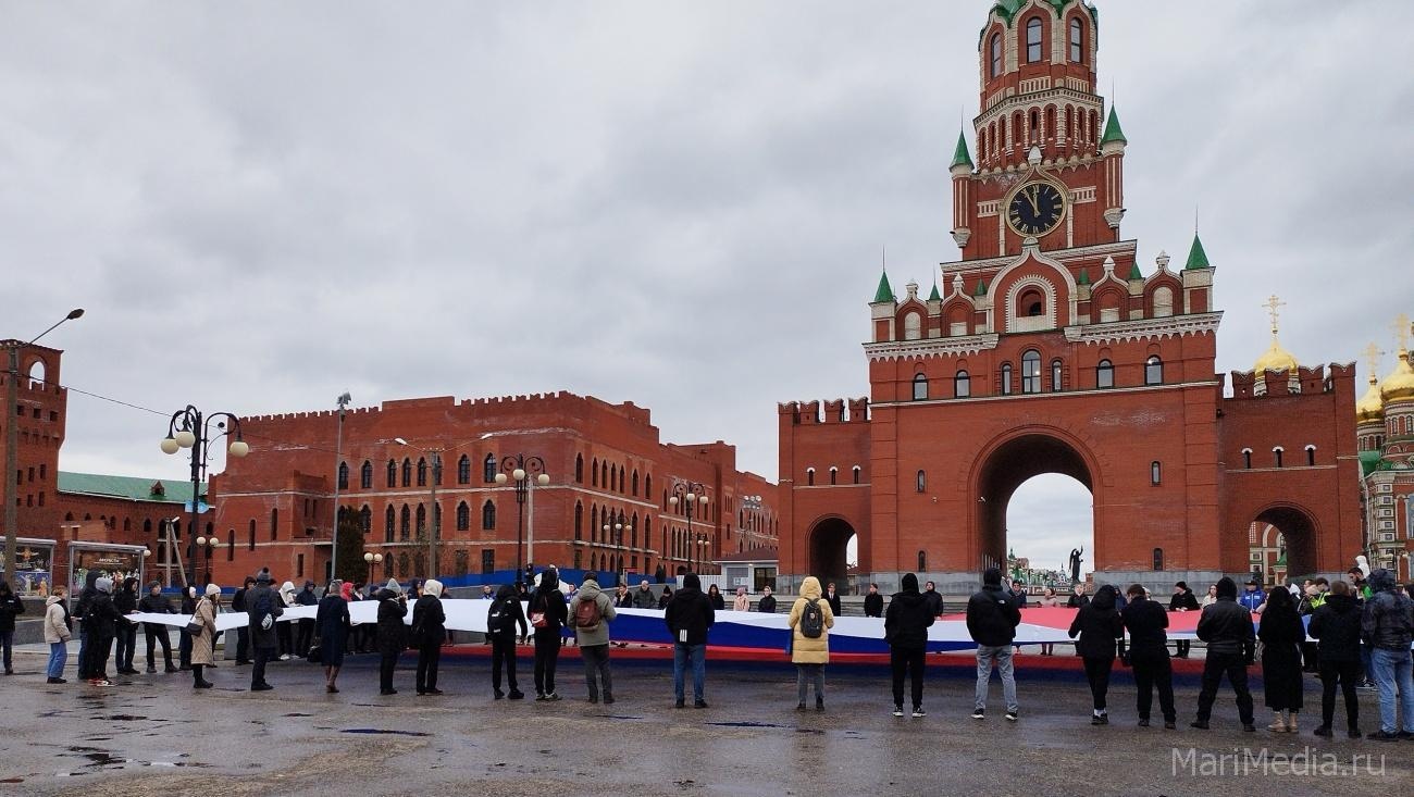Площадь никонова в йошкар оле фото Комитет молодёжной политики провёл флешмоб ко Дню народного единства в Йошкар-Ол