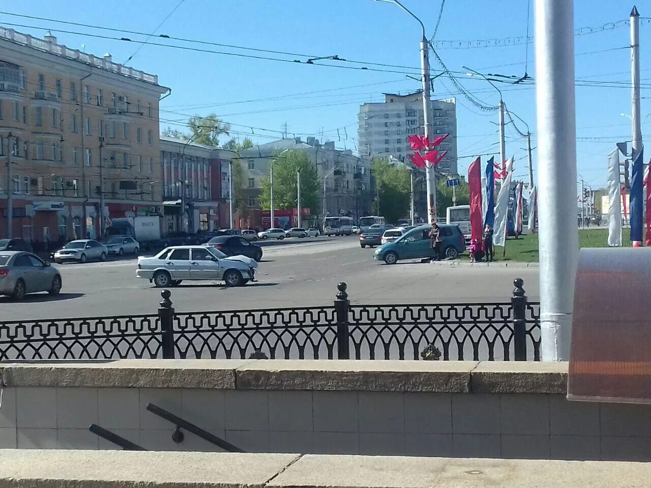 Площадь октября фото В Барнауле иномарка снесла столб на площади Октября