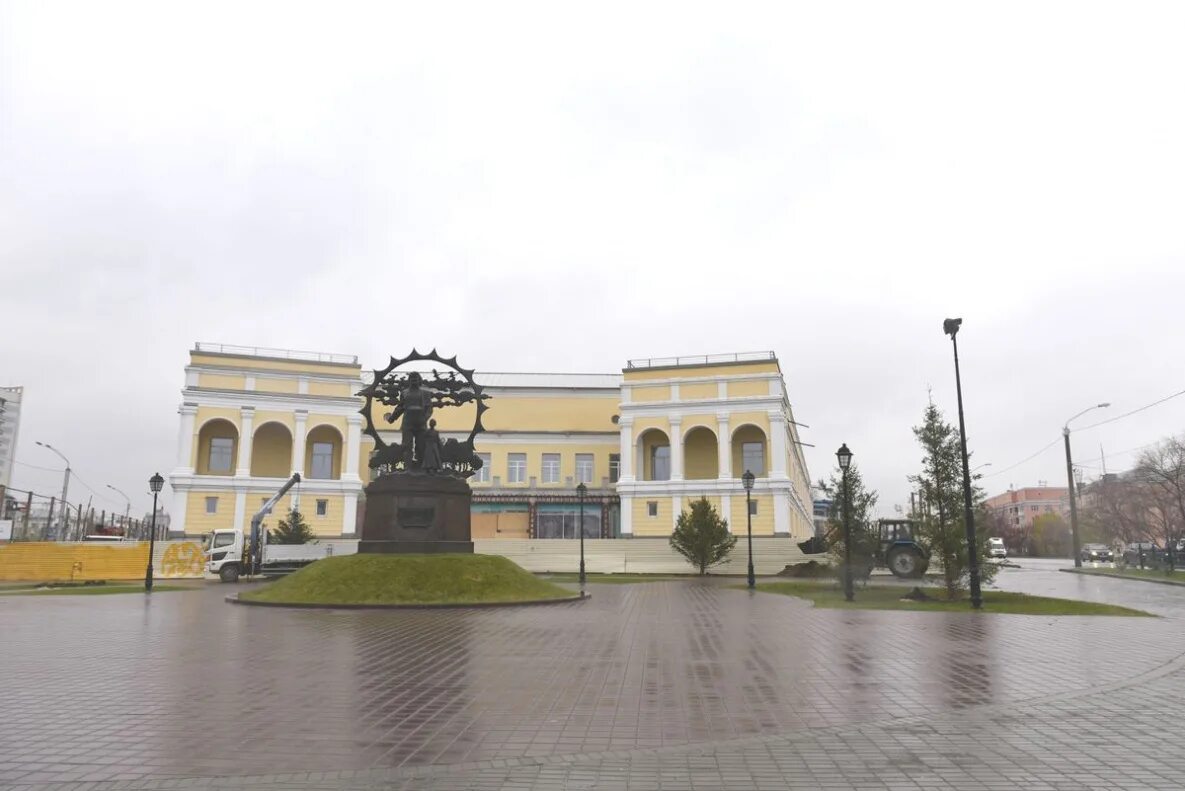Площадь октября фото В сквере на площади Октября в Барнауле высадили ели БАРНАУЛ :: Официальный сайт 