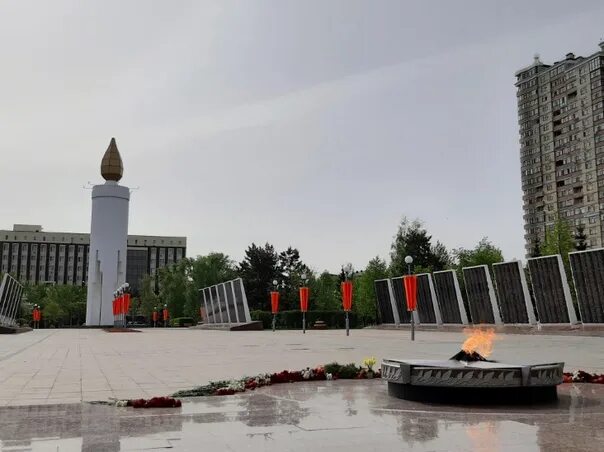 Площадь памяти тюмень фото Площадь Памяти - одно из самых популярных мест Тюмени. Здесь расположен мемориал