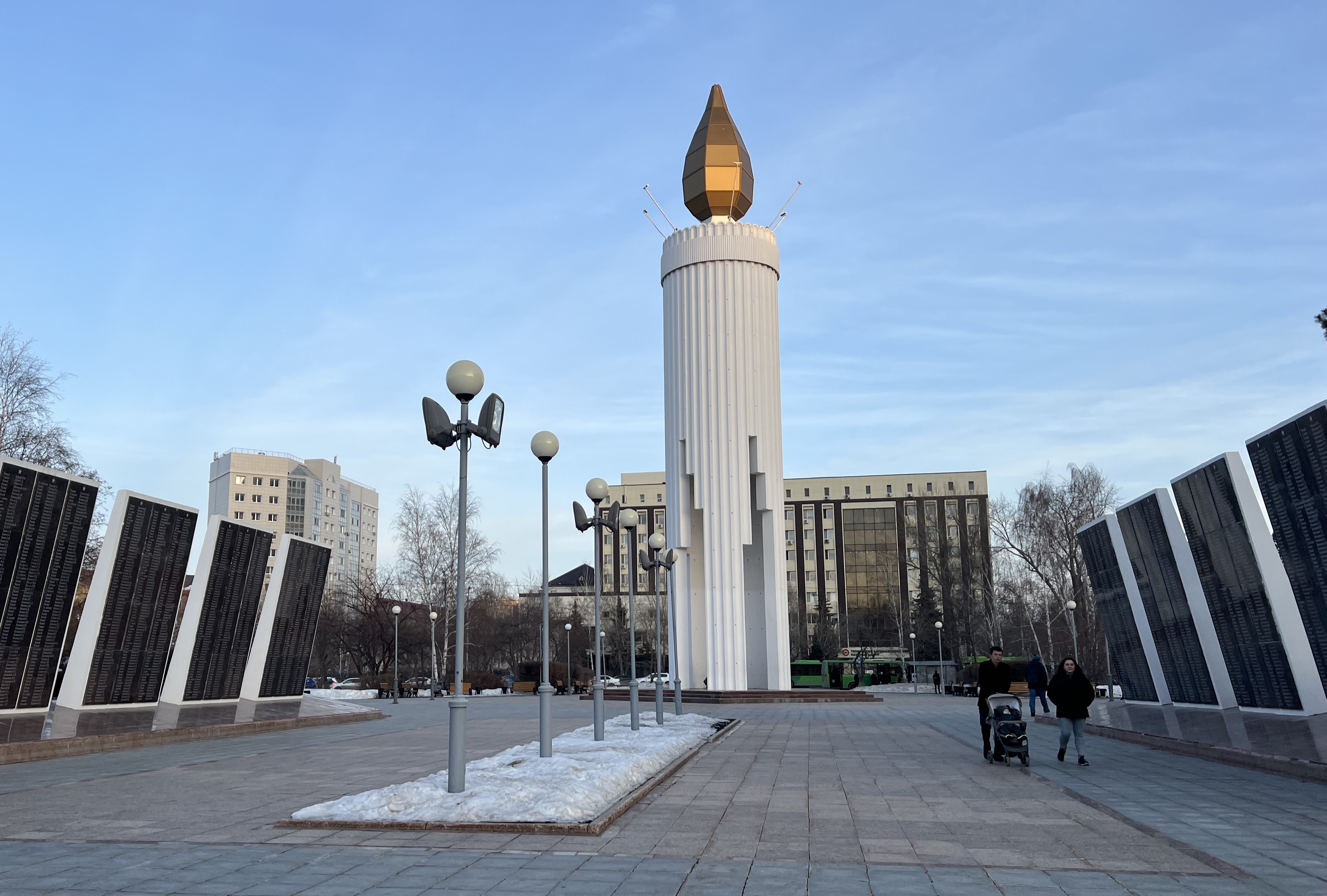 Площадь памяти тюмень фото #тюмень Площадь Памяти в Тюмени! Стела-свеча на площади Памяти! Аллея Бессмертно