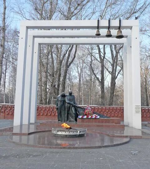 Площадь памяти тюмень фото Памятник воинам, умершим от ран в госпиталях Тюмени Расположен по адресу: г. Тюм