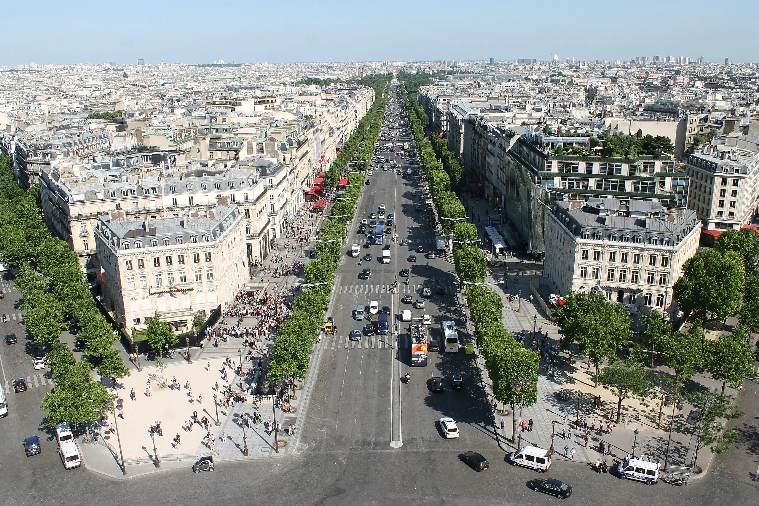 Площадь парижа фото Файл:Champs-Élysées from the Arc de Triomphe, Paris 12 June 2014.jpg - Википедия