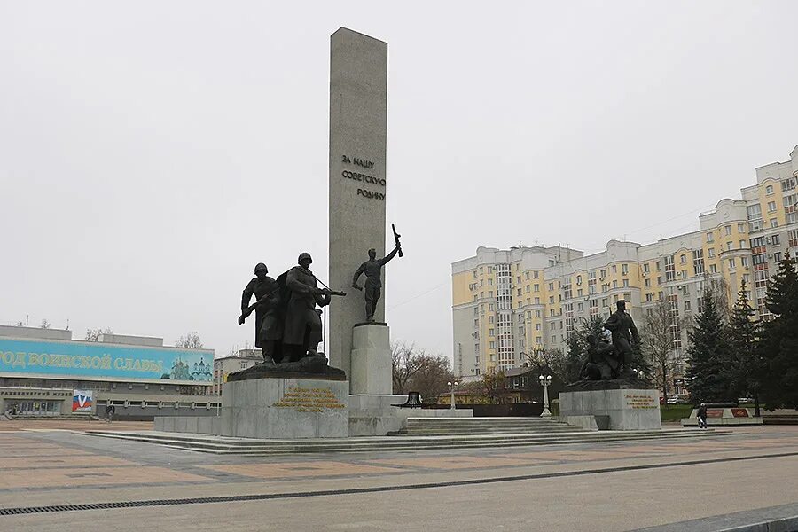 Площадь партизан брянск фото На плите отреставрированного монумента на площади Партизан в Брянске заметили гр