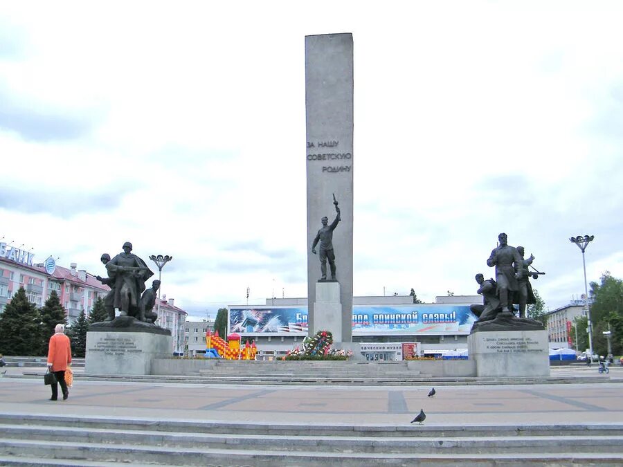 Площадь партизан фото В Брянске увековечат имя инициатора строительства Площади Партизан