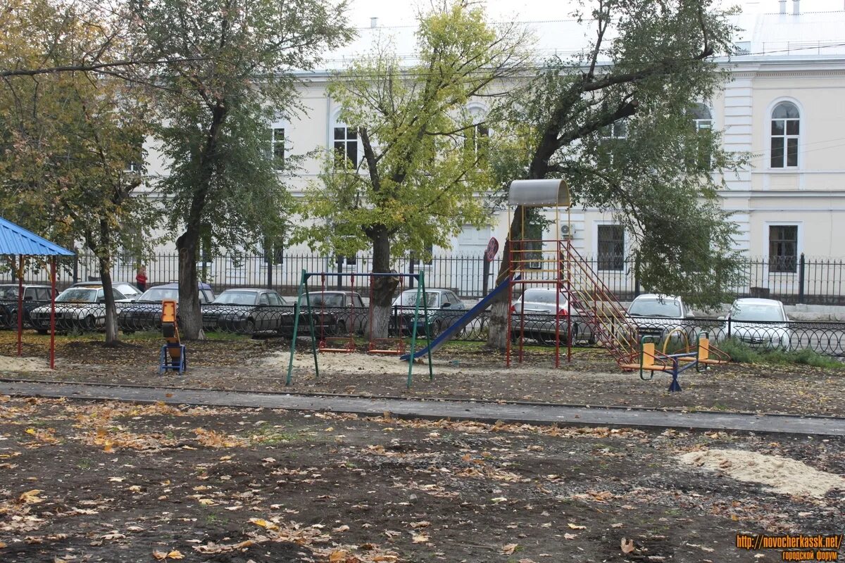 Площадь павлова новочеркасск фото Детская площадка на площади Павлова - фотографии Новочеркасска - Новочеркасск.ne