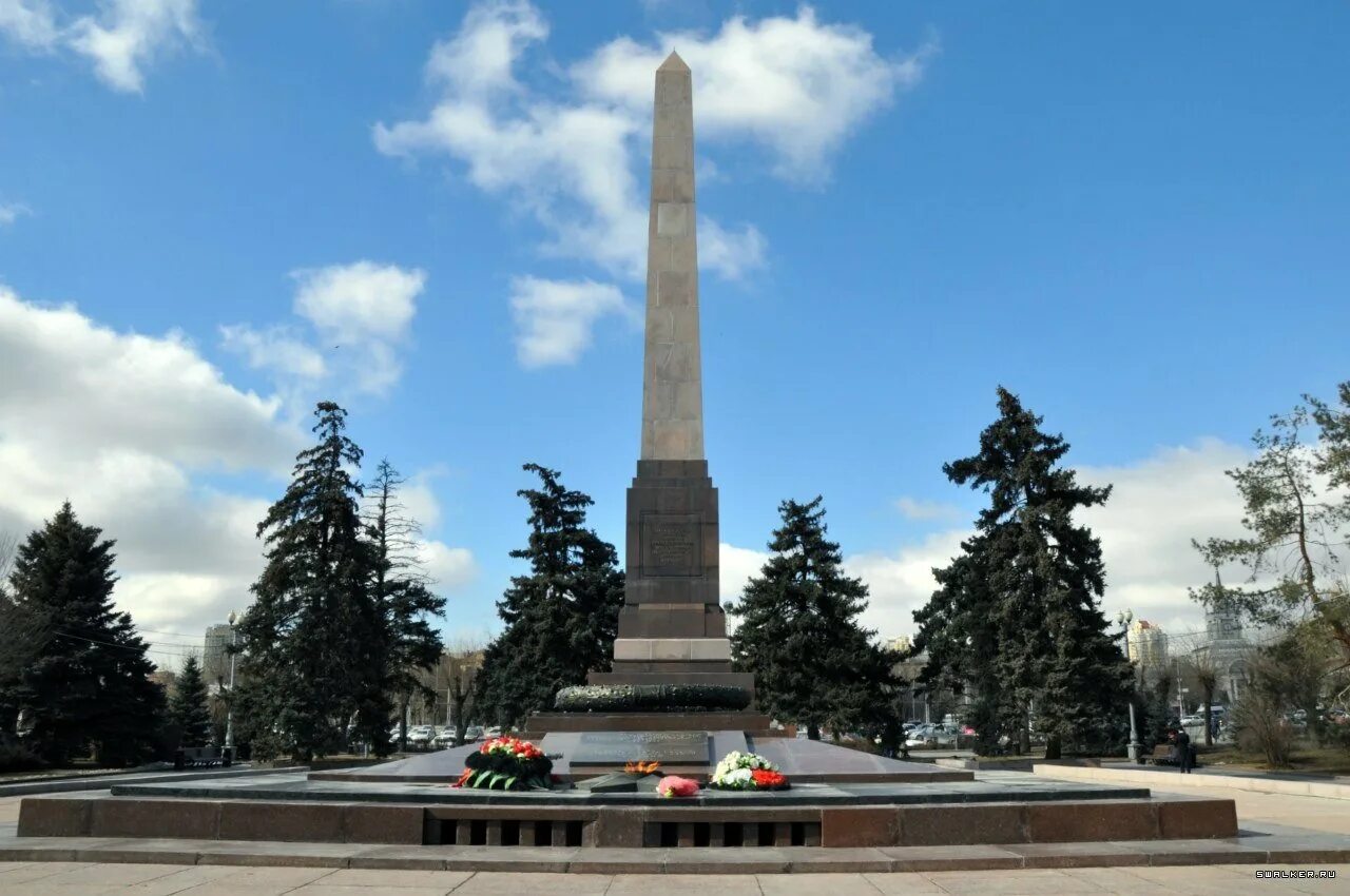 Площадь павших борцов фото Центральная площадь волгограда