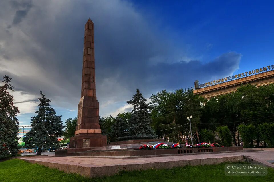 Площадь павших борцов волгоград фото Защитнкам Царицына (Волгоград)