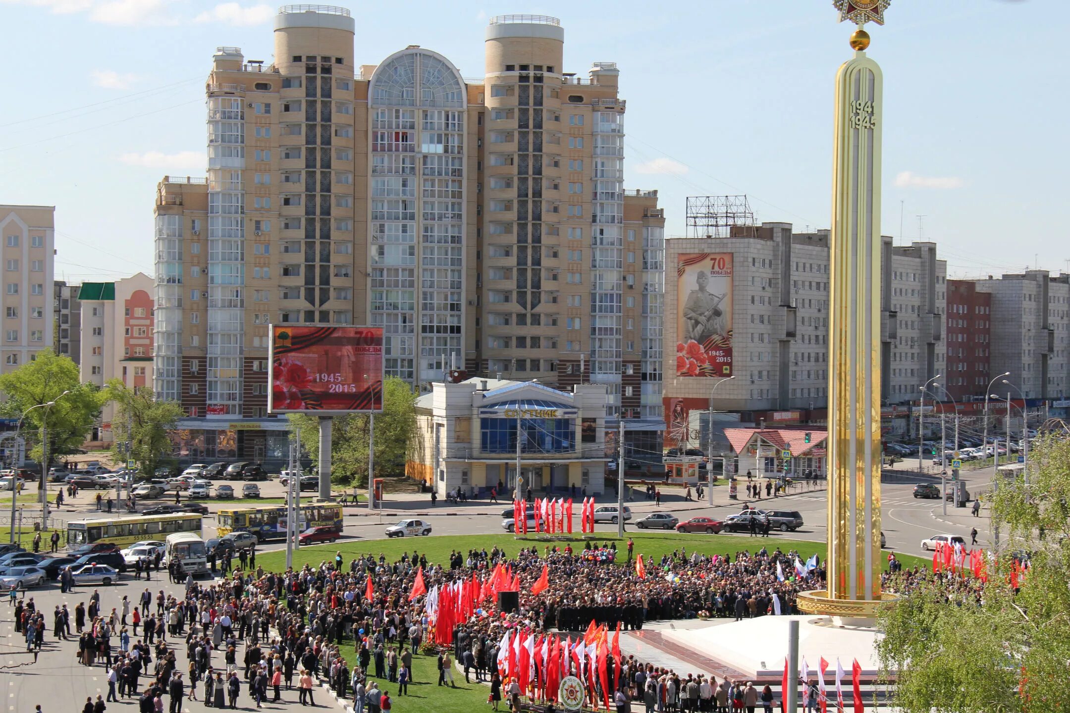 Площадь победы липецк фото На открытие памятника Победы в Липецке собрались несколько тысяч человек