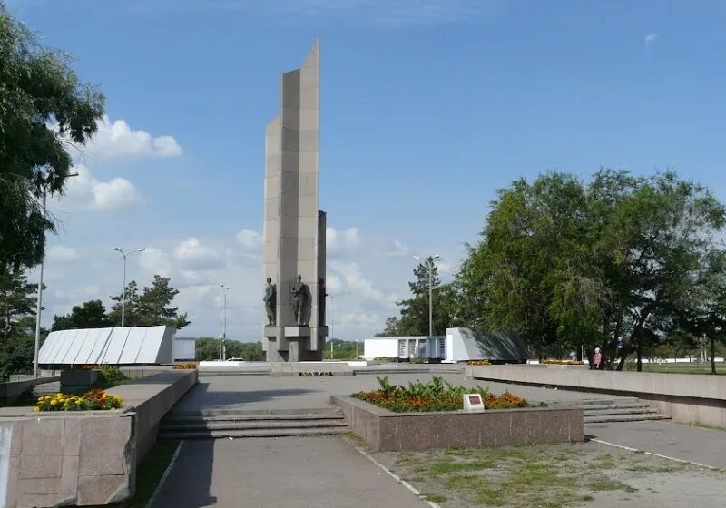 Площадь победы омск фото Омские чиновники собирались устроить субботник на бульваре Победы, но его уже от