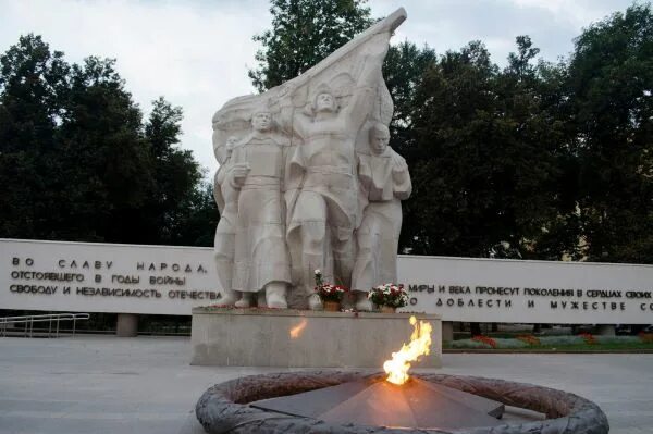 Площадь победы рязань фото Мемориальный комплекс Монумент Победы. "1941–1945. Во славу народа, отстоявшего 